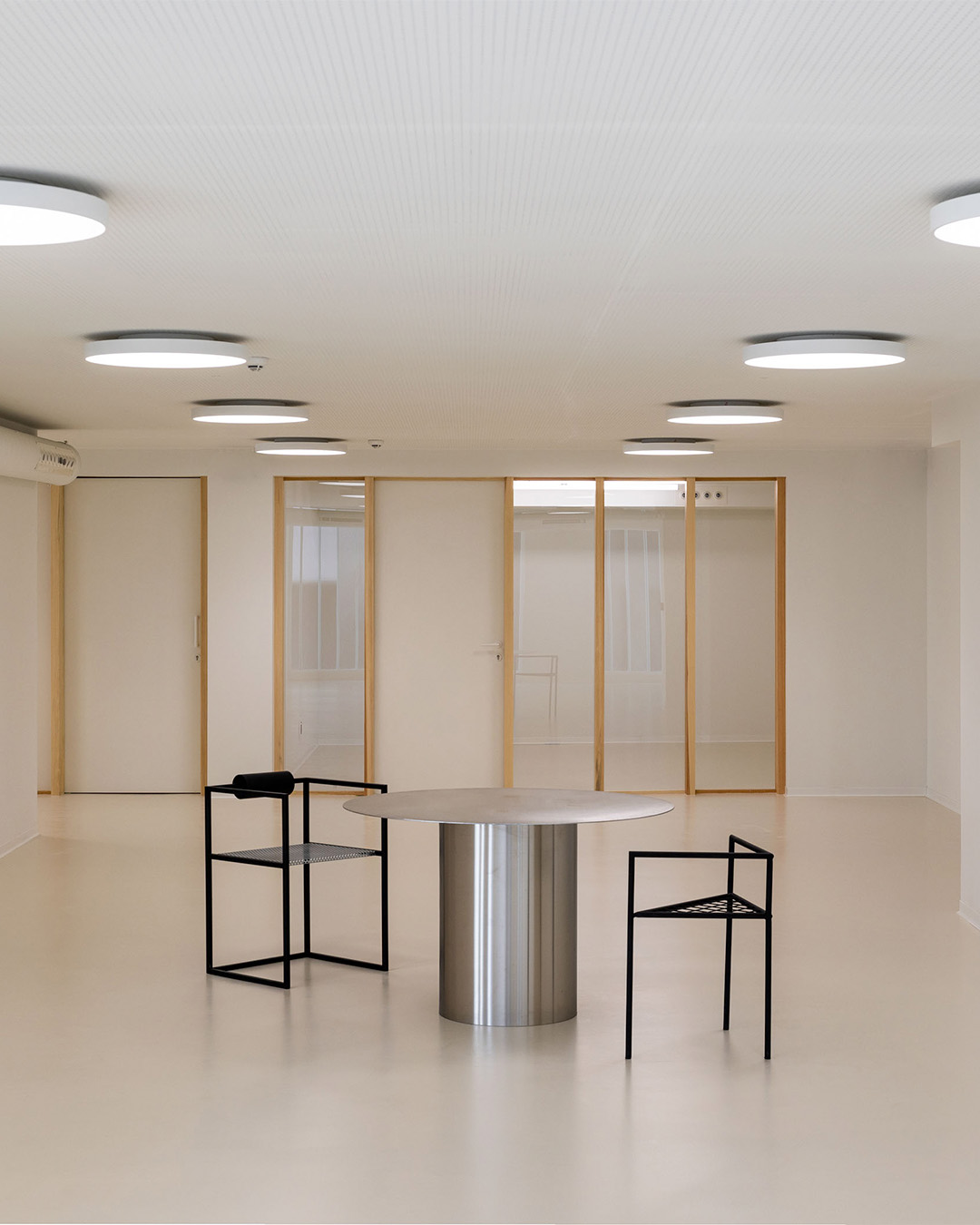 Hay espacios que no solo se construyen: se convierten en el latido de una comunidad. 

En Desarrolla, cada proyecto de infraestructura pública es mucho más que una obra. Es la oportunidad de dar forma a espacios que conectan personas, impulsan servicios esenciales y enriquecen la vida colectiva. 

Desde acuarios que acercan el conocimiento del mar, hasta centros sociales que fortalecen el tejido vecinal; desde mercados que revitalizan la economía local, hasta oficinas de empleo que abren nuevas oportunidades.

Cada intervención refleja nuestra capacidad técnica, pero también algo más profundo: el compromiso y la ilusión de contribuir a algo que trasciende lo constructivo. 

Porque sabemos que detrás de cada edificio hay historias, futuro y comunidad. Y es ahí donde realmente construimos.